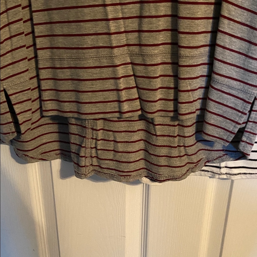 To Liz Claiborne cowl neck lightweight shirts - Picture 5 of 9